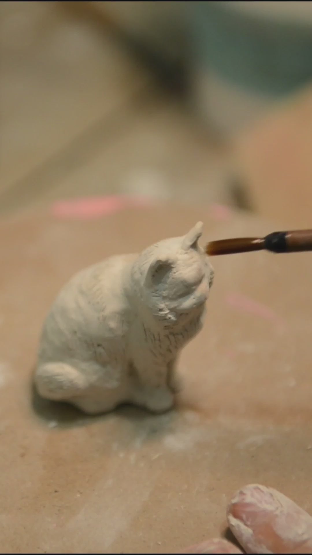 Video: Custom Teardrop & Cylinder Pet Urn – Handmade Ceramic Memorial for Dog & Cat with Personalized Portrait, Name & Date